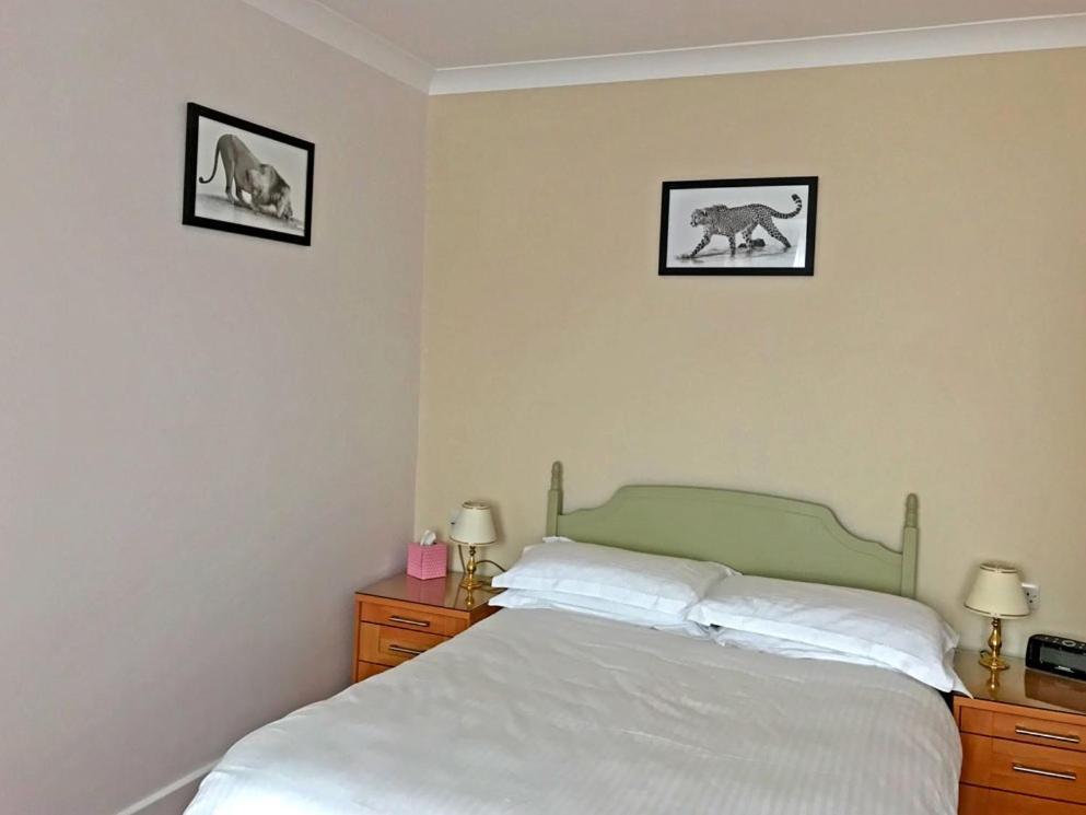 Merton House Worthing Room photo